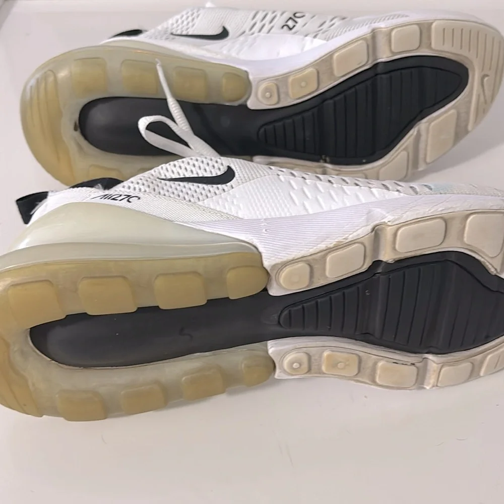 Nike Men’s Air Max 270 White Black Athletic Shoes - Picture 5 of 7